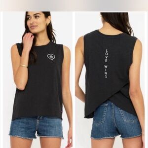 Sol Angeles sz Med Black 'Love Wins' Sleeveless tee